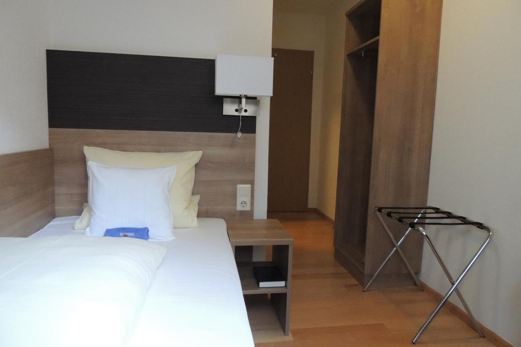 Hotel-Gasthof Neue Post Leutershausen  Rom bilde