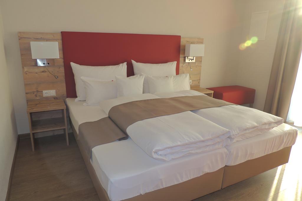 Hotel-Gasthof Neue Post Leutershausen  Eksteriør bilde